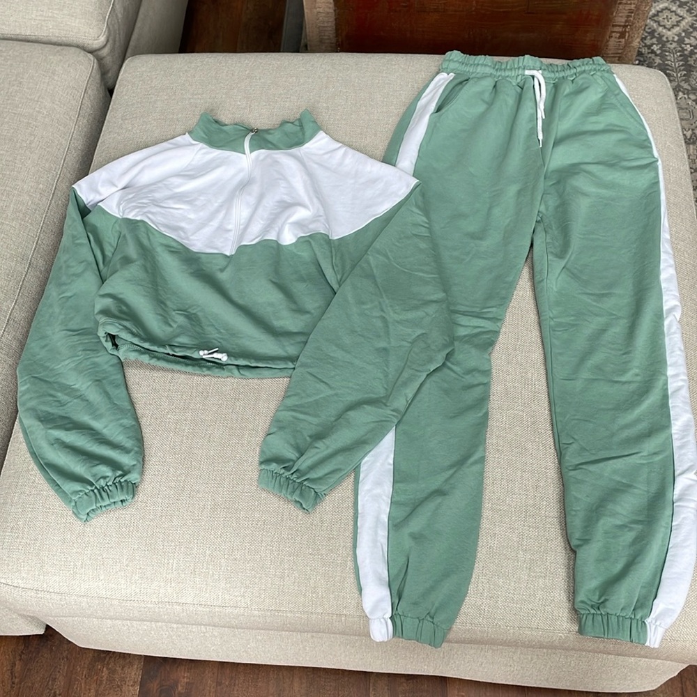 Nasty Gal sweatshirt and sweatpants set. Size M. Worn. Excellent condition.